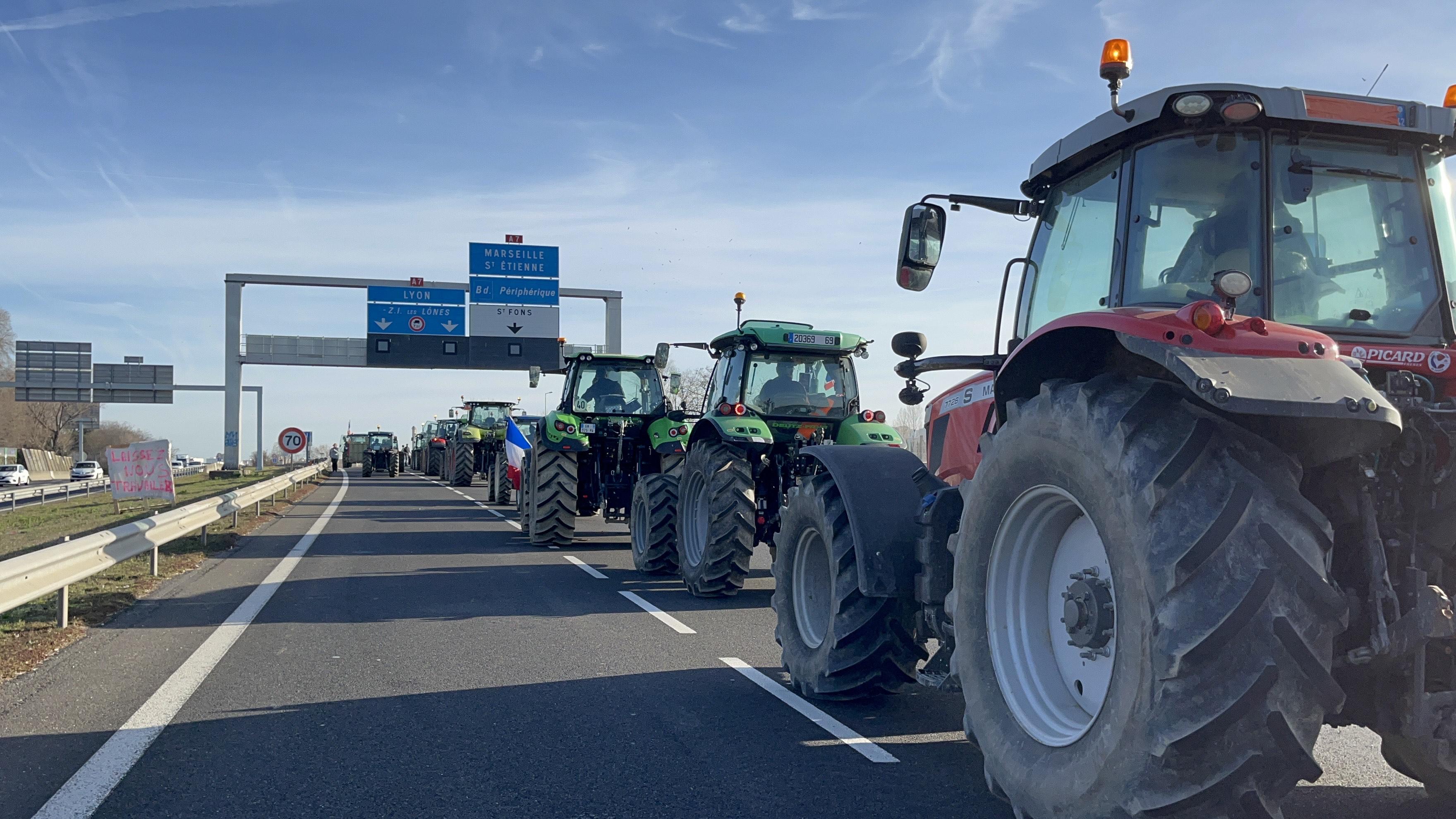 Colère des agriculteurs un blocage de la M7 prévu lundi matin au sud