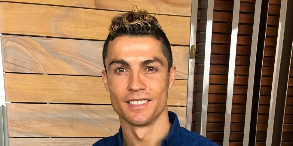 PHOTOS Cristiano Ronaldo : un tendre moment avec son fils de 5 ans pour la  première de son film - Voici