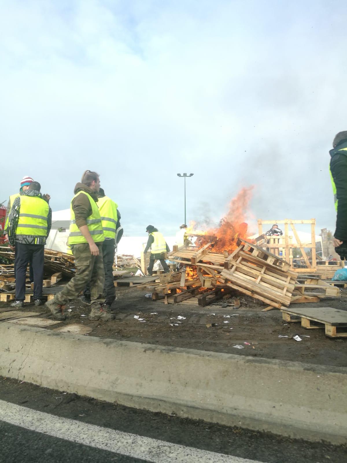 Les Gilets Jaunes Mobilisés à Saint Quentin