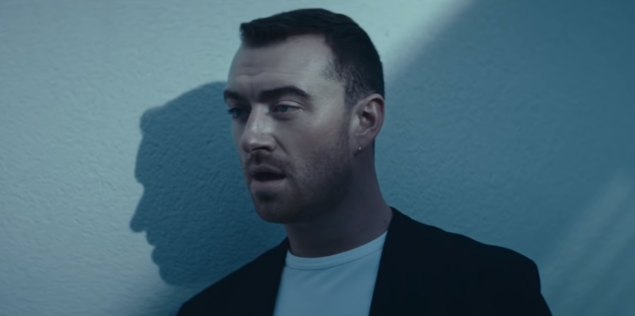 Dance stranger sam smith. Sam Smith 2022. Сэм Смит 2022 фото с нового клипа. Зарубежный певец танцевал в клипе Sam Smith. Joy Бегущий по лезвию.