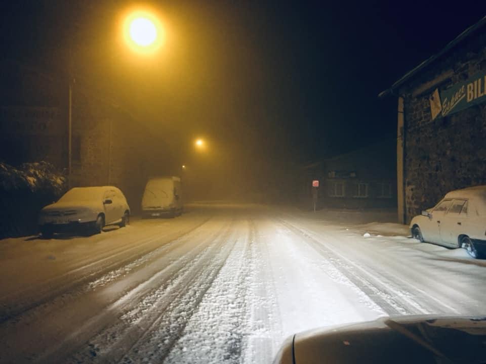 Loire: snow still invites itself on the roads of Pilat!