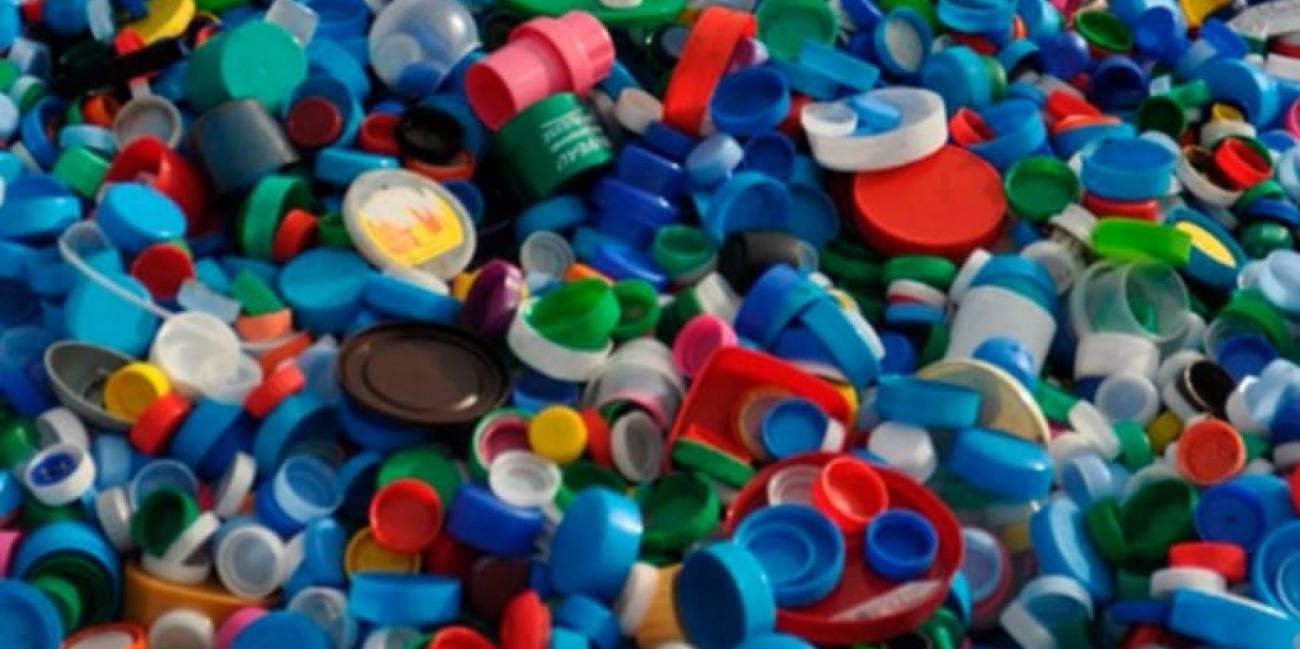 Tous les bouchons des bouteilles plastiques, briques et cubis