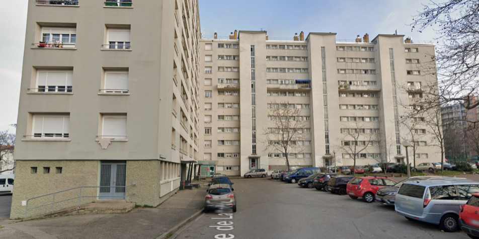 Métropole De Lyon Un Incendie De Voiture Au Pied Dun Immeuble à La